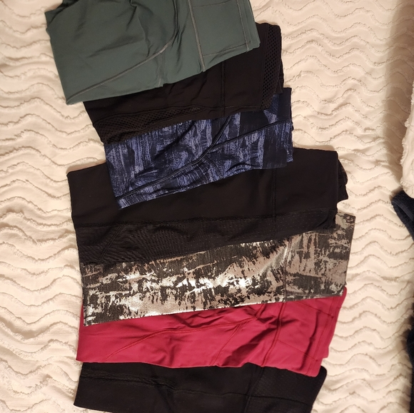 5 pairs of Lululemon leggings - Picture 6 of 6